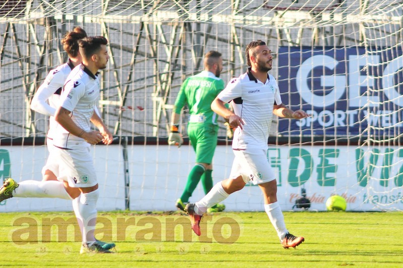 l'esultanza di Ragatzu dopo il gol del 2-0 di domenica a Olbia